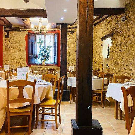 Hotel Restaurante Agapio De Tresnino ควินตานิลยา เด โอเนซิโม ภายนอก รูปภาพ