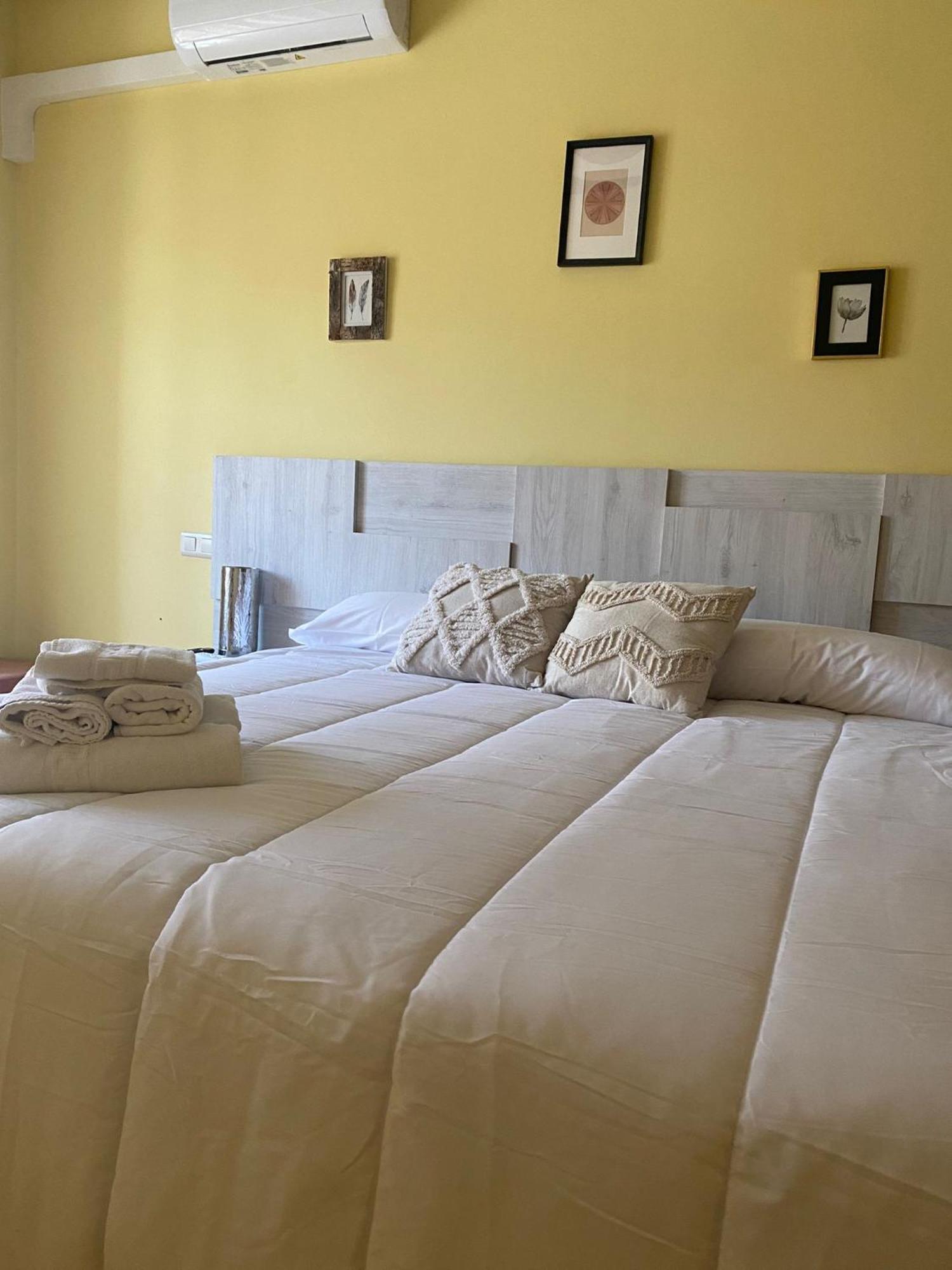 Hotel Restaurante Agapio De Tresnino ควินตานิลยา เด โอเนซิโม ภายนอก รูปภาพ