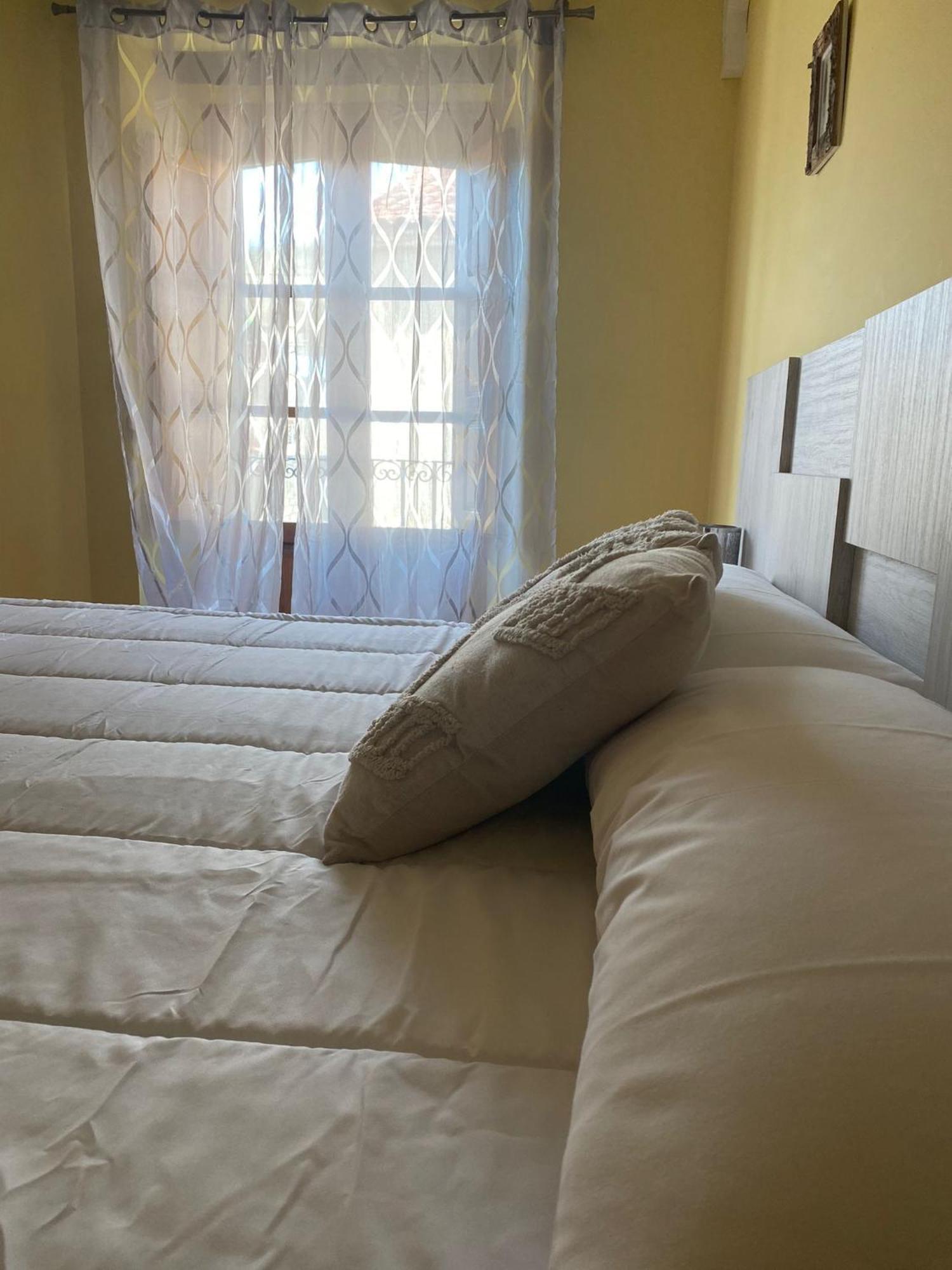Hotel Restaurante Agapio De Tresnino ควินตานิลยา เด โอเนซิโม ภายนอก รูปภาพ