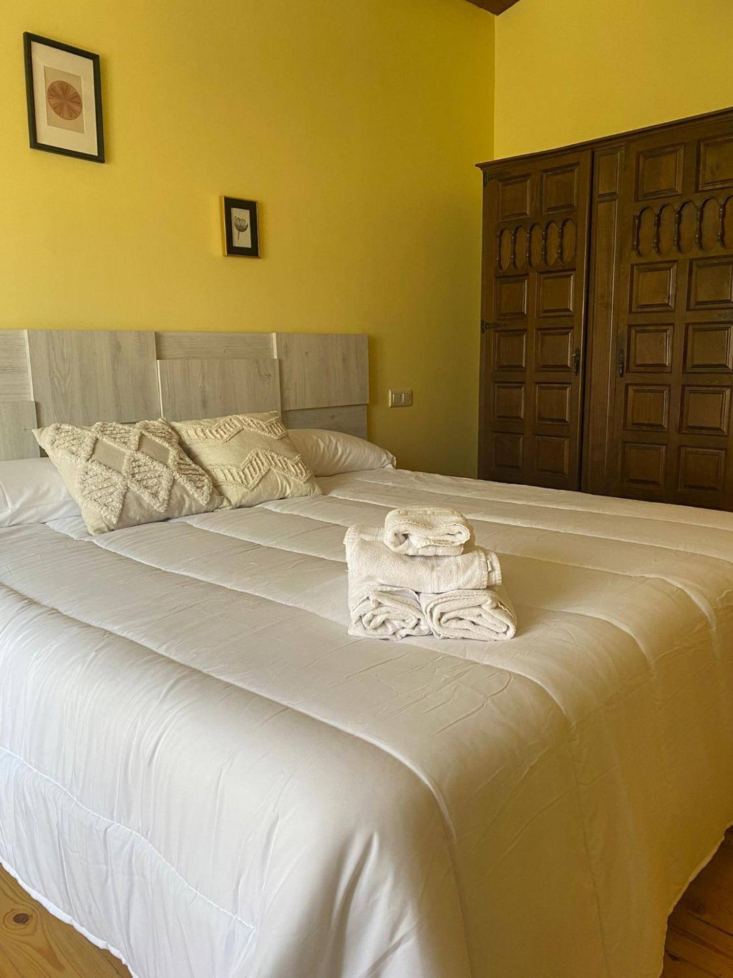 Hotel Restaurante Agapio De Tresnino ควินตานิลยา เด โอเนซิโม ภายนอก รูปภาพ