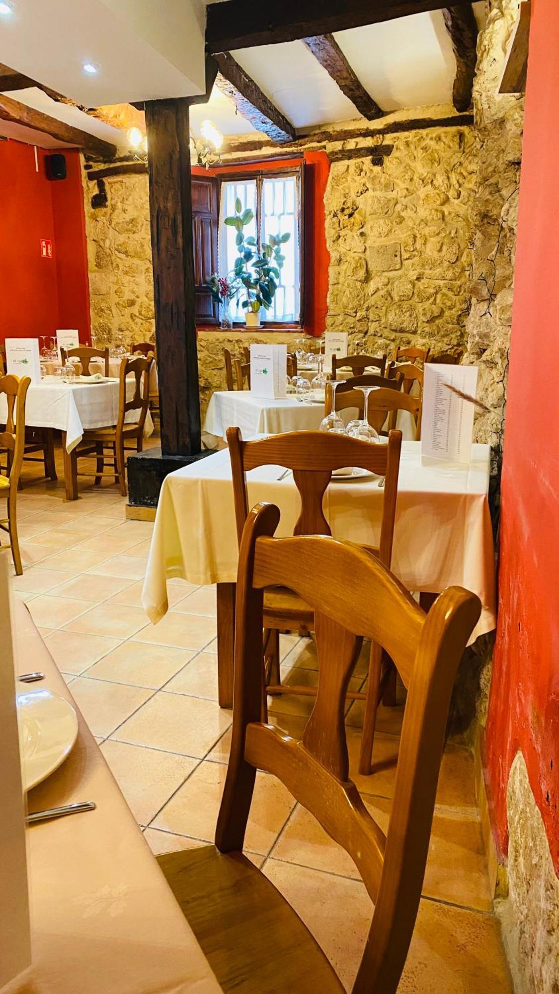 Hotel Restaurante Agapio De Tresnino ควินตานิลยา เด โอเนซิโม ภายนอก รูปภาพ