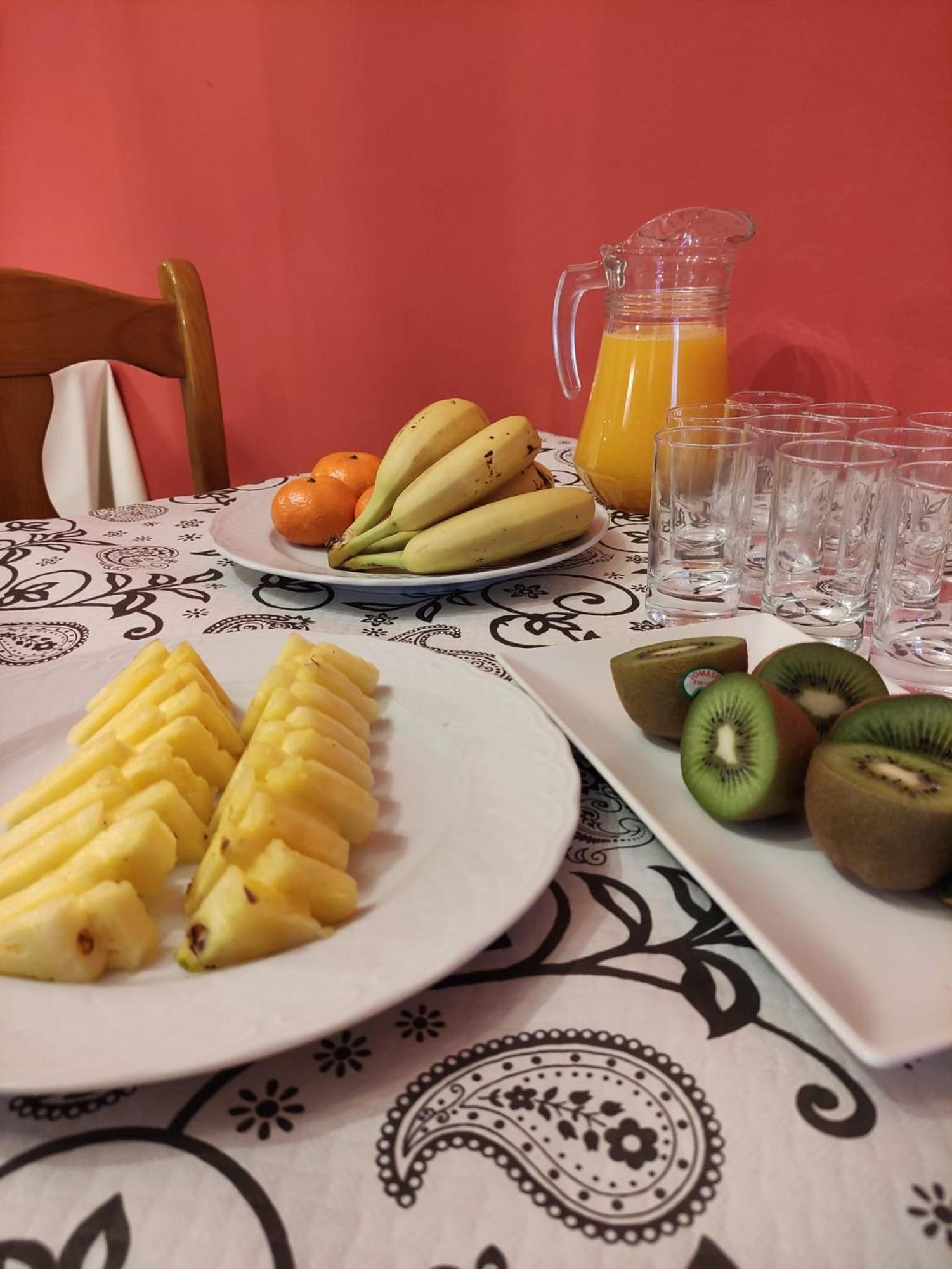 Hotel Restaurante Agapio De Tresnino ควินตานิลยา เด โอเนซิโม ภายนอก รูปภาพ