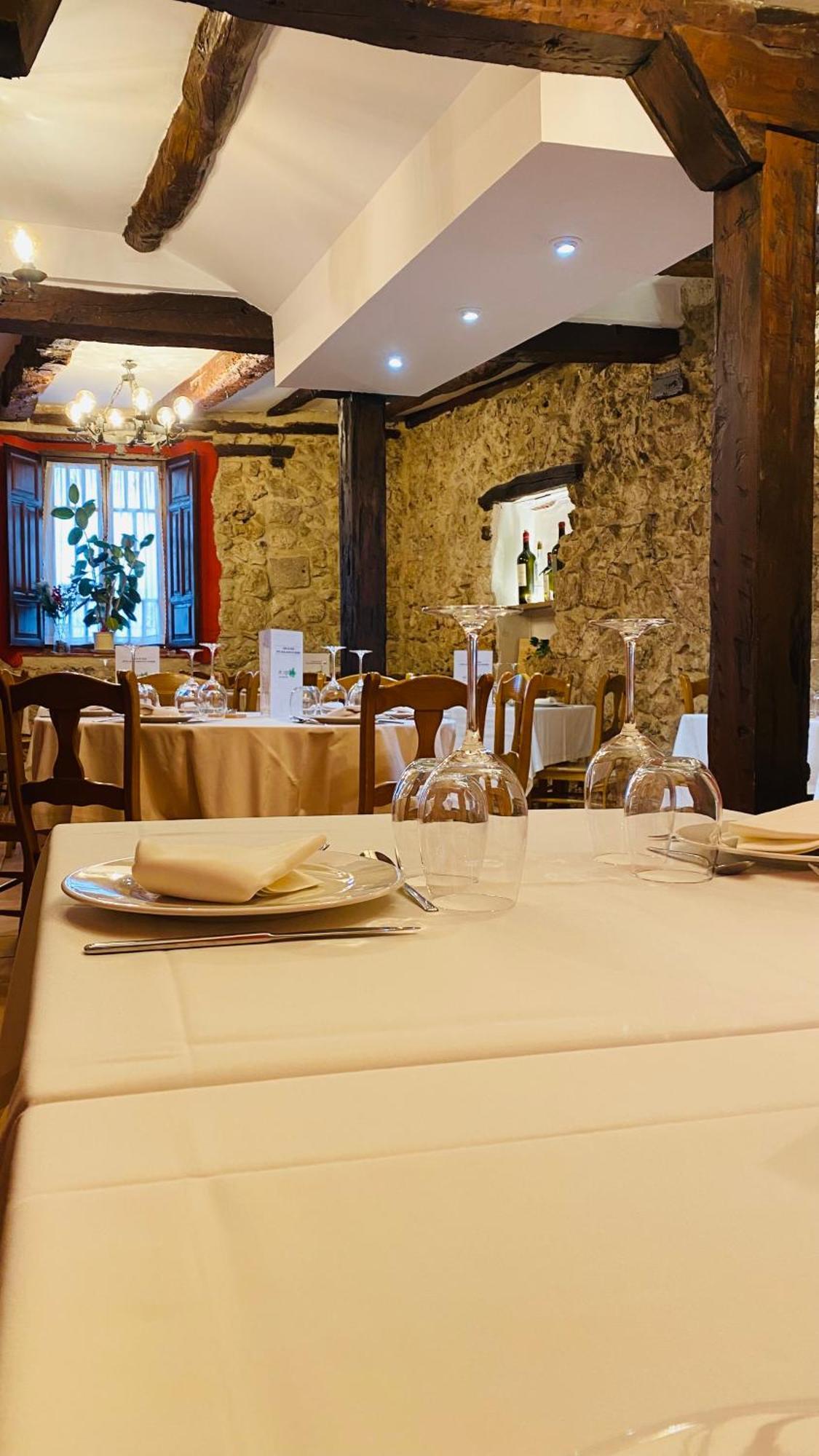 Hotel Restaurante Agapio De Tresnino ควินตานิลยา เด โอเนซิโม ภายนอก รูปภาพ