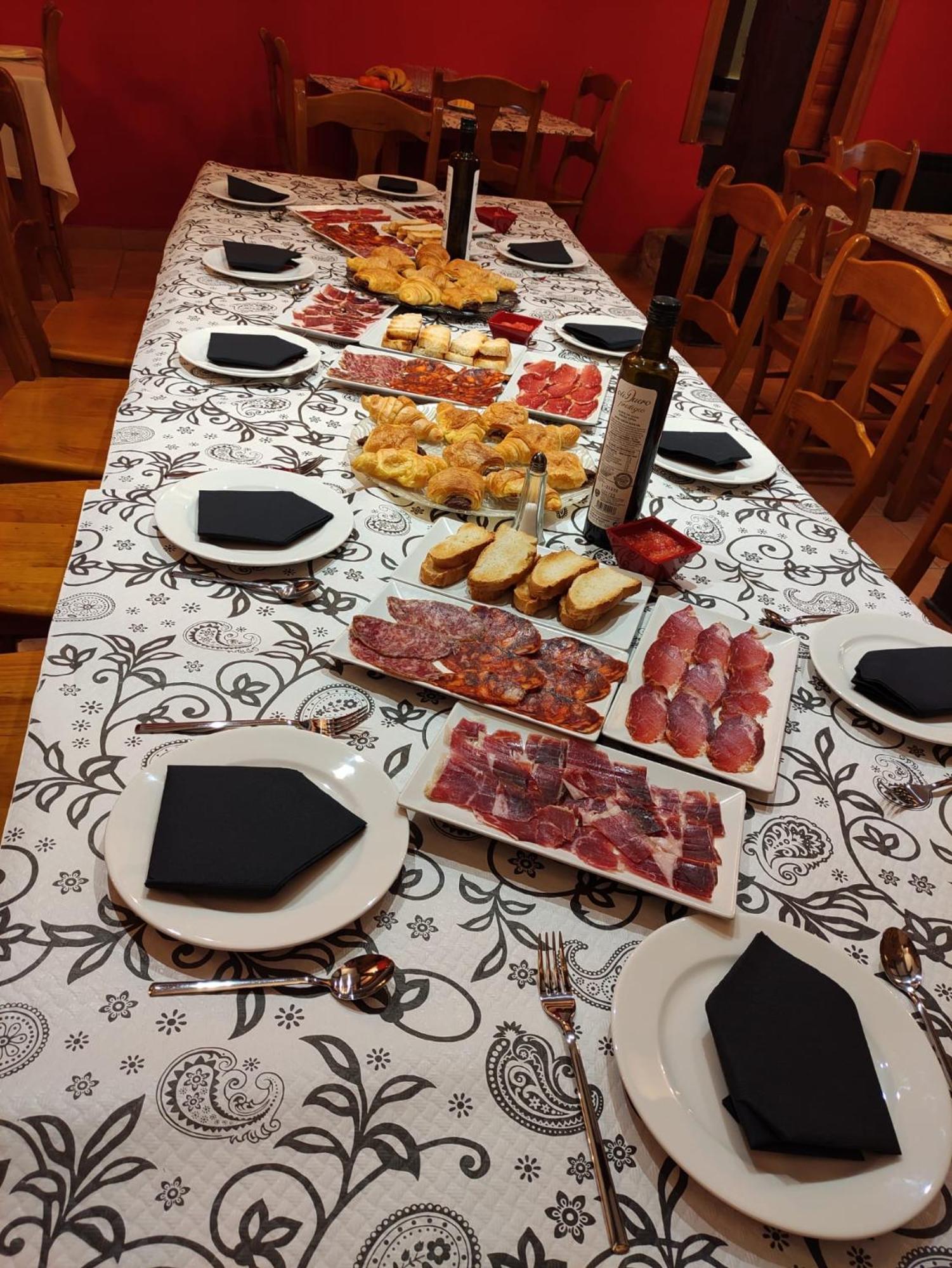 Hotel Restaurante Agapio De Tresnino ควินตานิลยา เด โอเนซิโม ภายนอก รูปภาพ