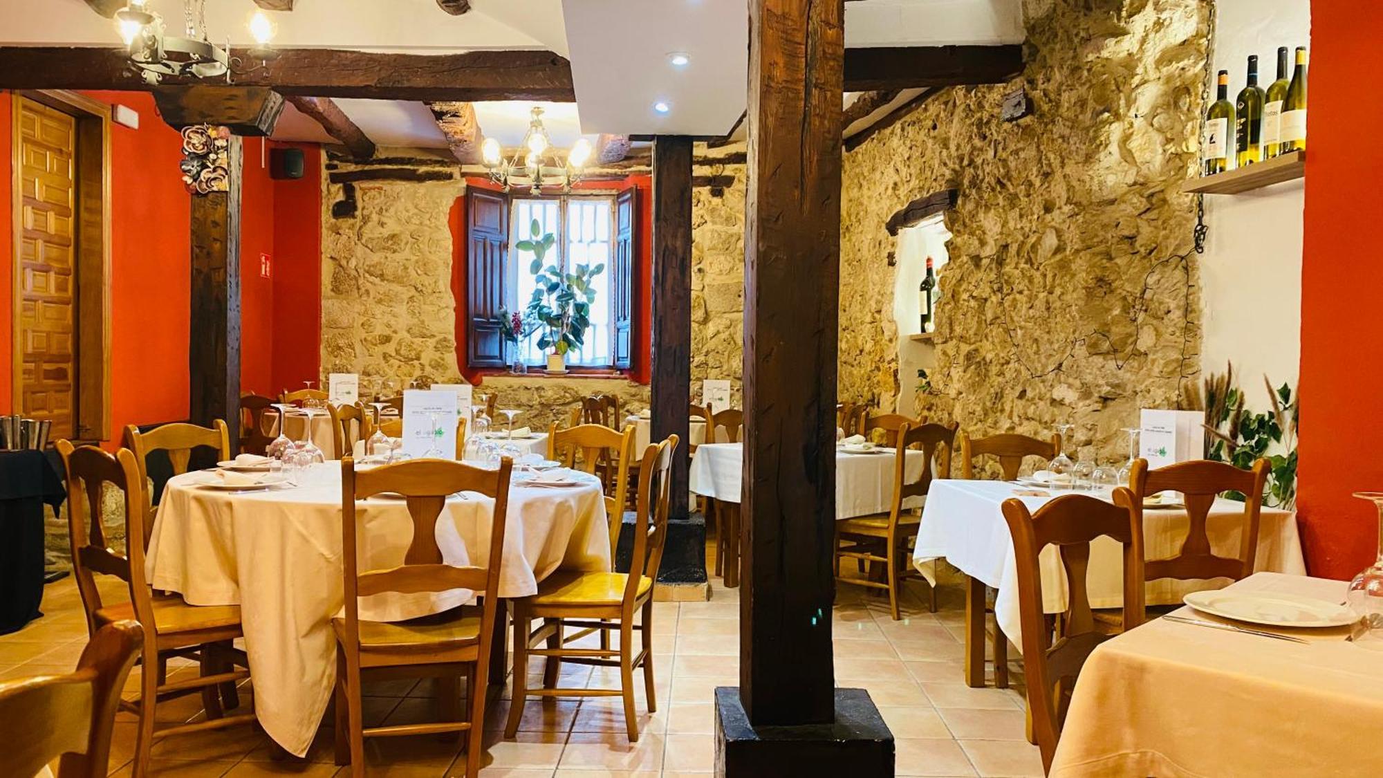 Hotel Restaurante Agapio De Tresnino ควินตานิลยา เด โอเนซิโม ภายนอก รูปภาพ