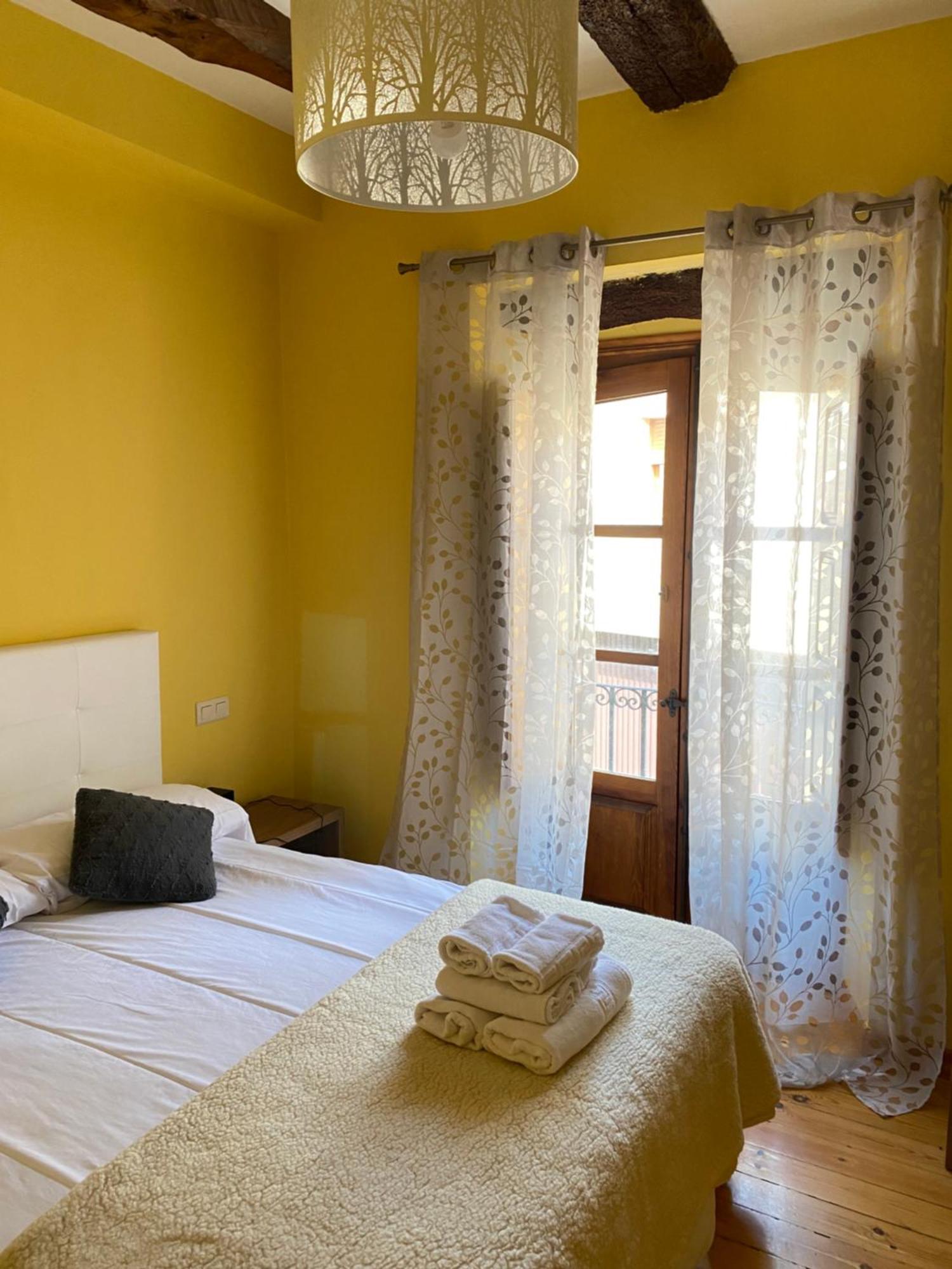 Hotel Restaurante Agapio De Tresnino ควินตานิลยา เด โอเนซิโม ภายนอก รูปภาพ
