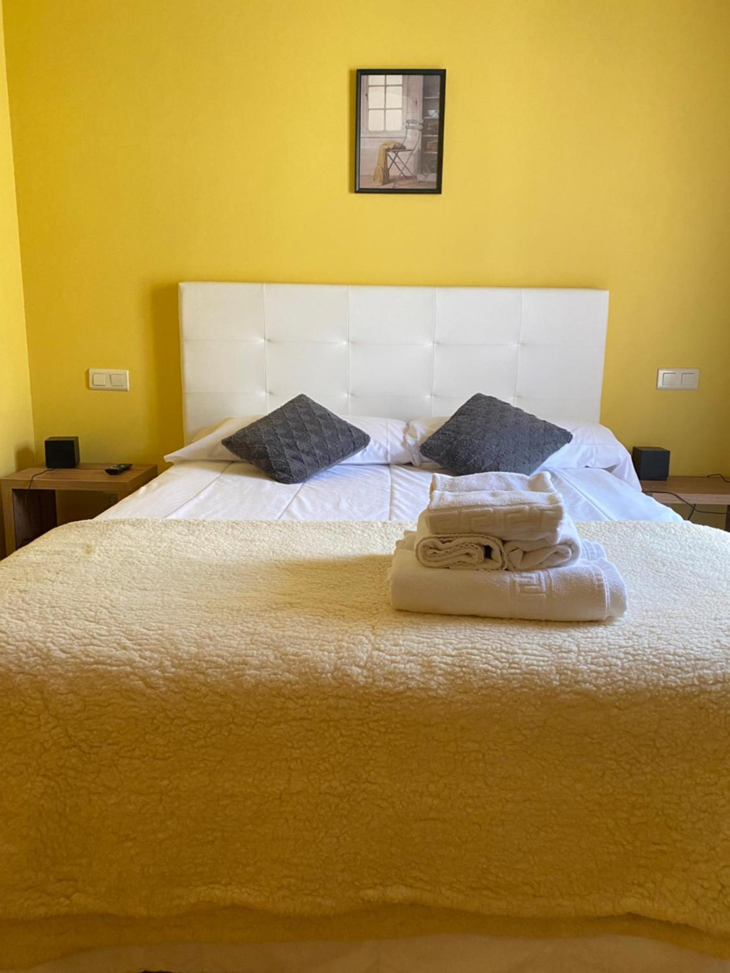 Hotel Restaurante Agapio De Tresnino ควินตานิลยา เด โอเนซิโม ภายนอก รูปภาพ