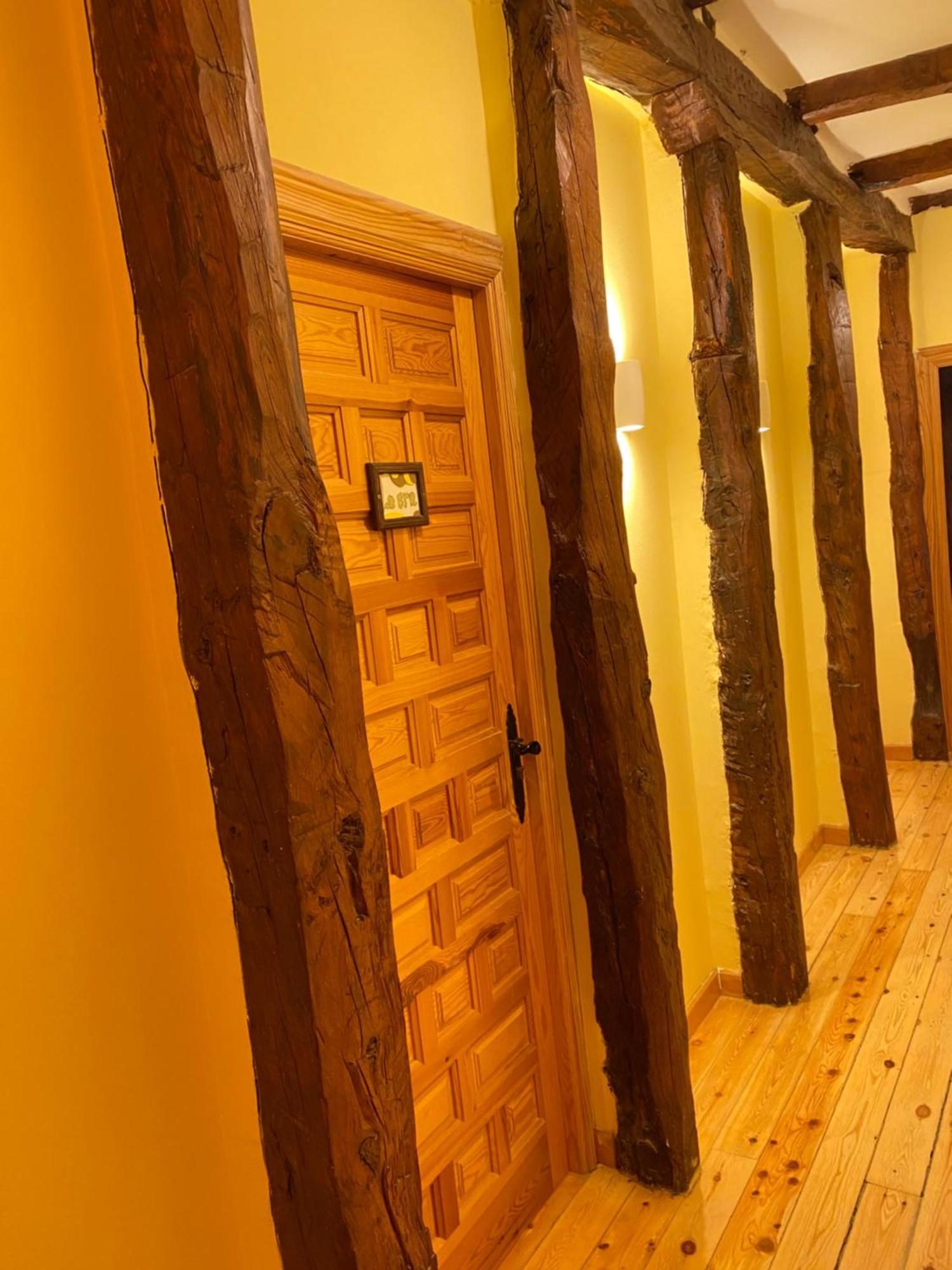 Hotel Restaurante Agapio De Tresnino ควินตานิลยา เด โอเนซิโม ภายนอก รูปภาพ